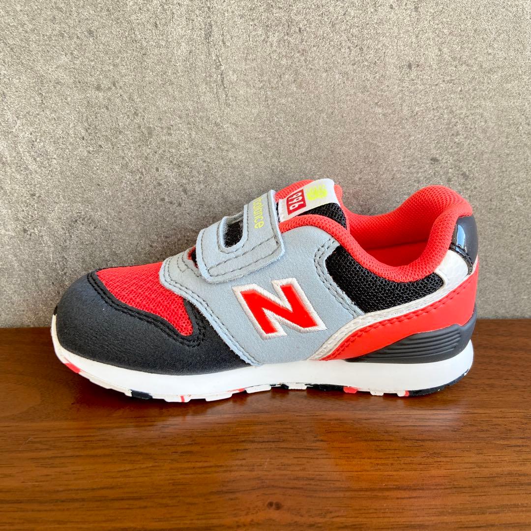 【新品】16.5センチ レッド×ブラック ニューバランス スニーカー キッズ