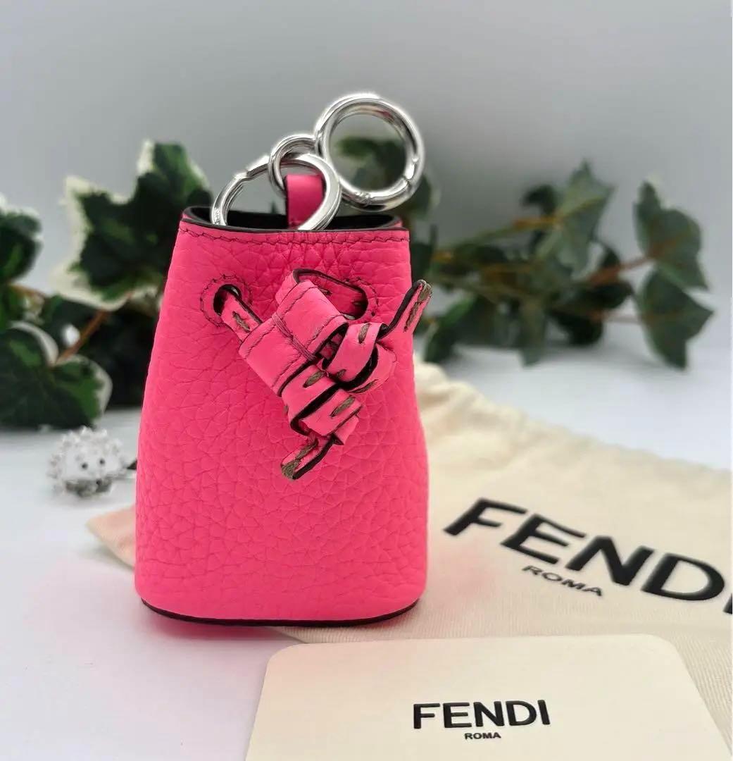 FENDI モントレゾール チャーム キーホルダー　ピンク