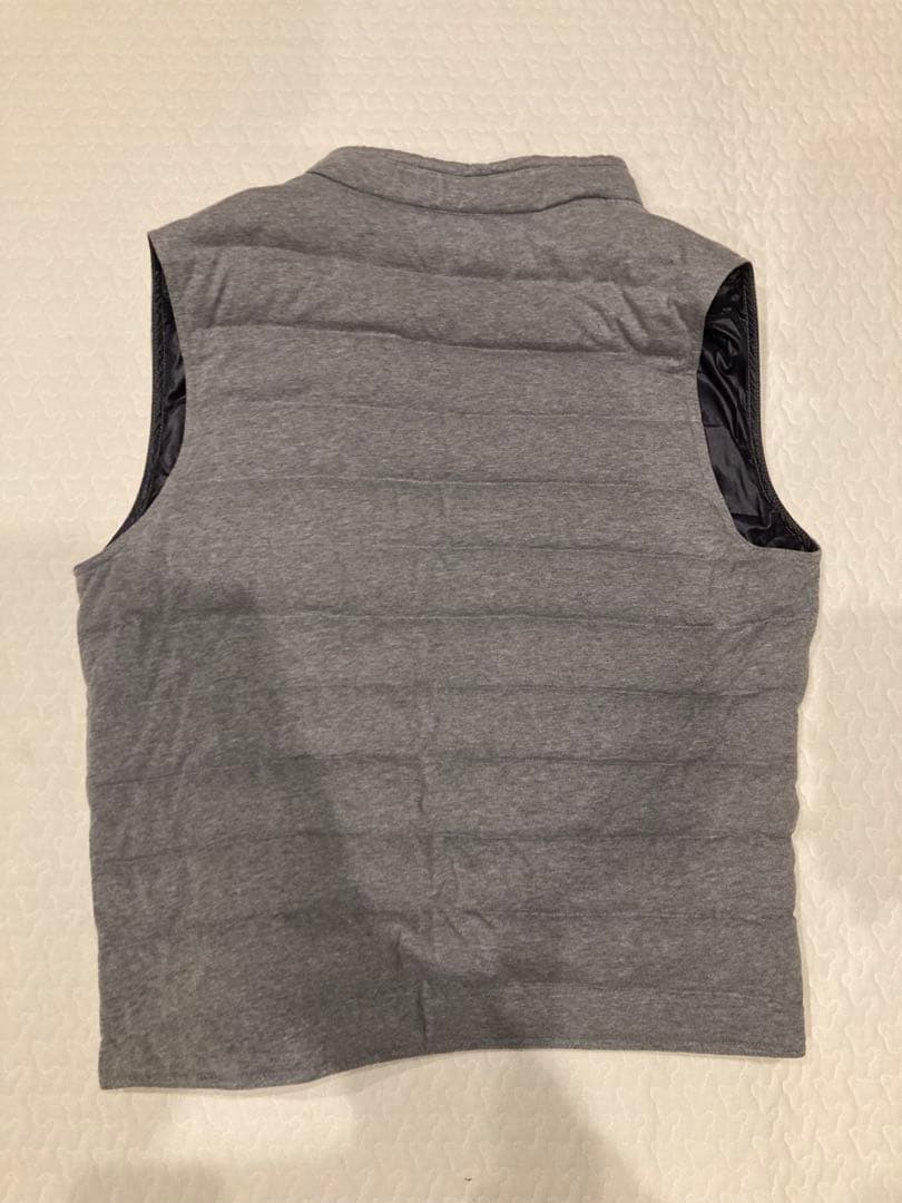 モンクレール　ダウンベスト　グレー　メンズ