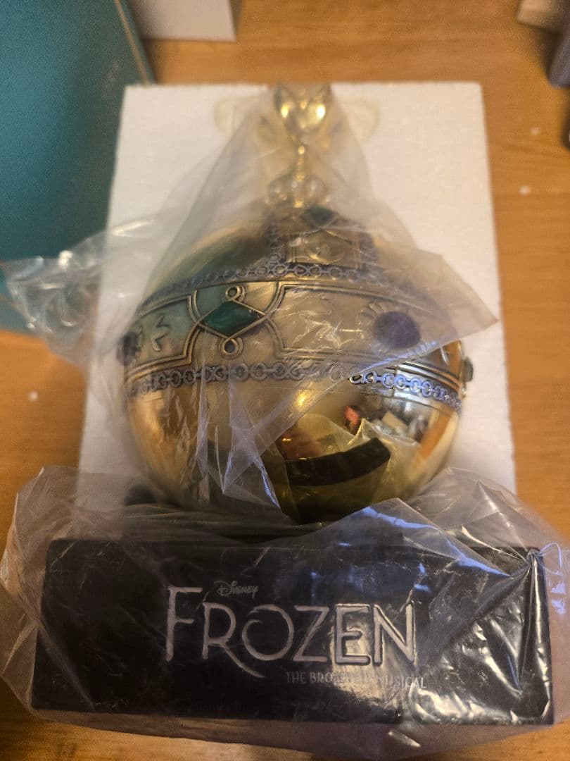 アナと雪の女王　ブロードウェイ　オーブ　宝珠　戴冠式　仮装　ジュエリーボックス