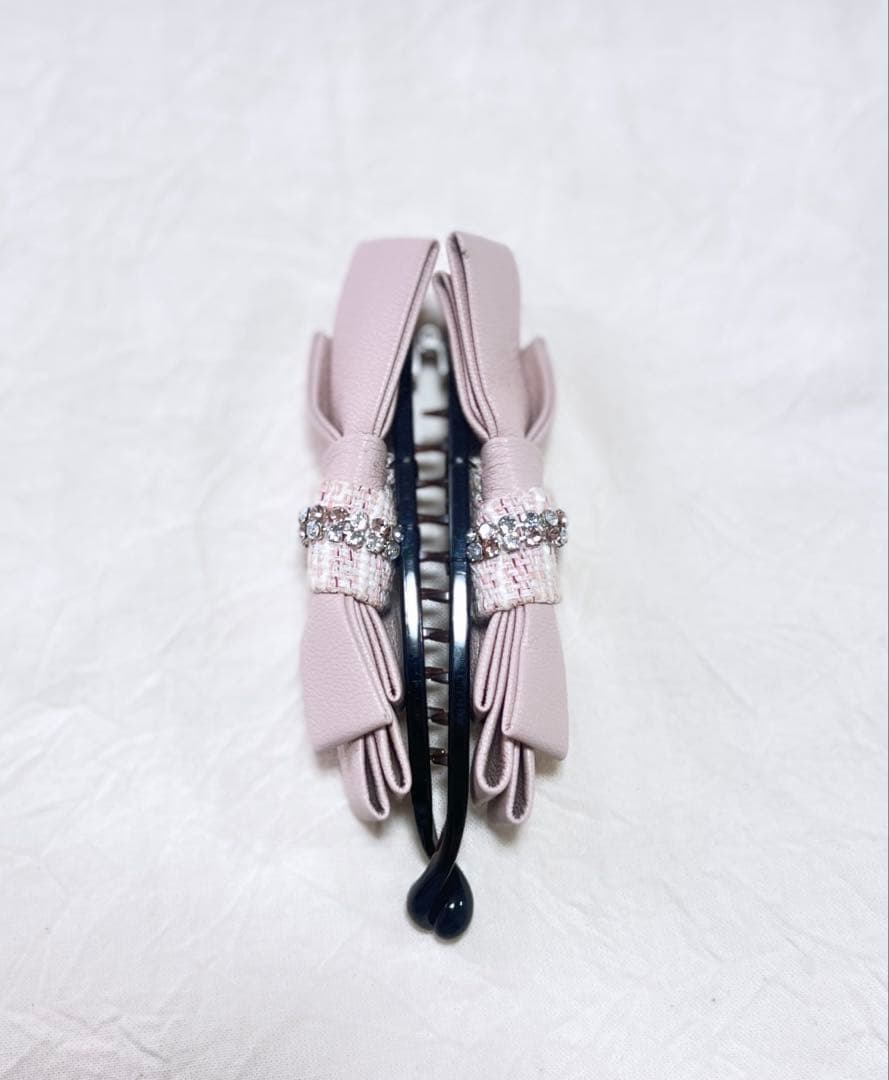 美品】COMPLEX BIZ バナナクリップ リボン 革 スワロフスキー - メルカリ