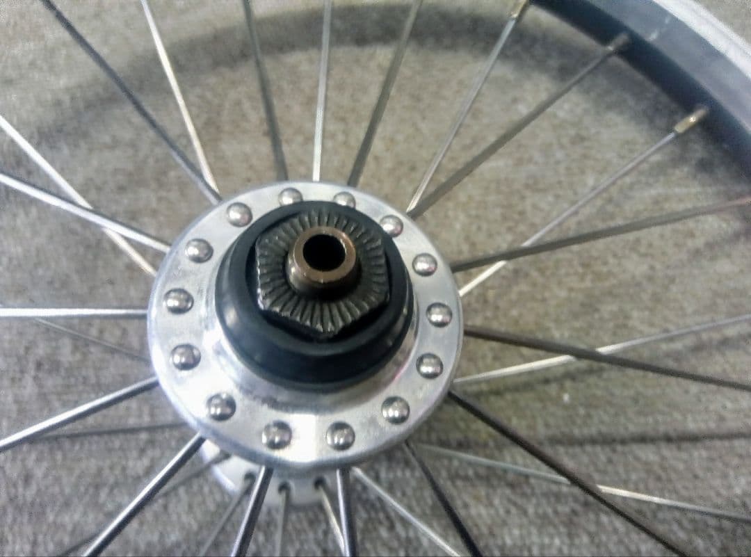 KH-199F 　１６インチ完組ホイール シルバーリム オマケ付き