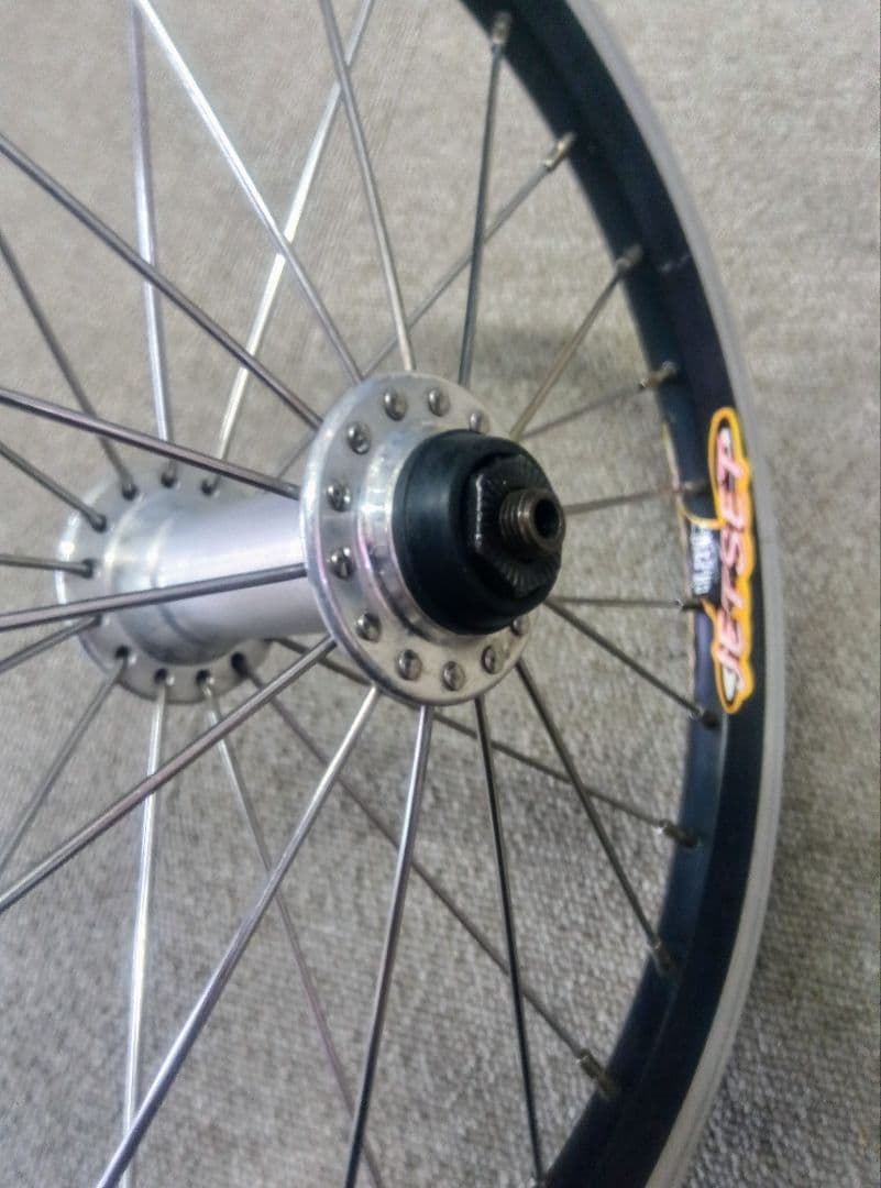 KH-199F 　１６インチ完組ホイール シルバーリム オマケ付き