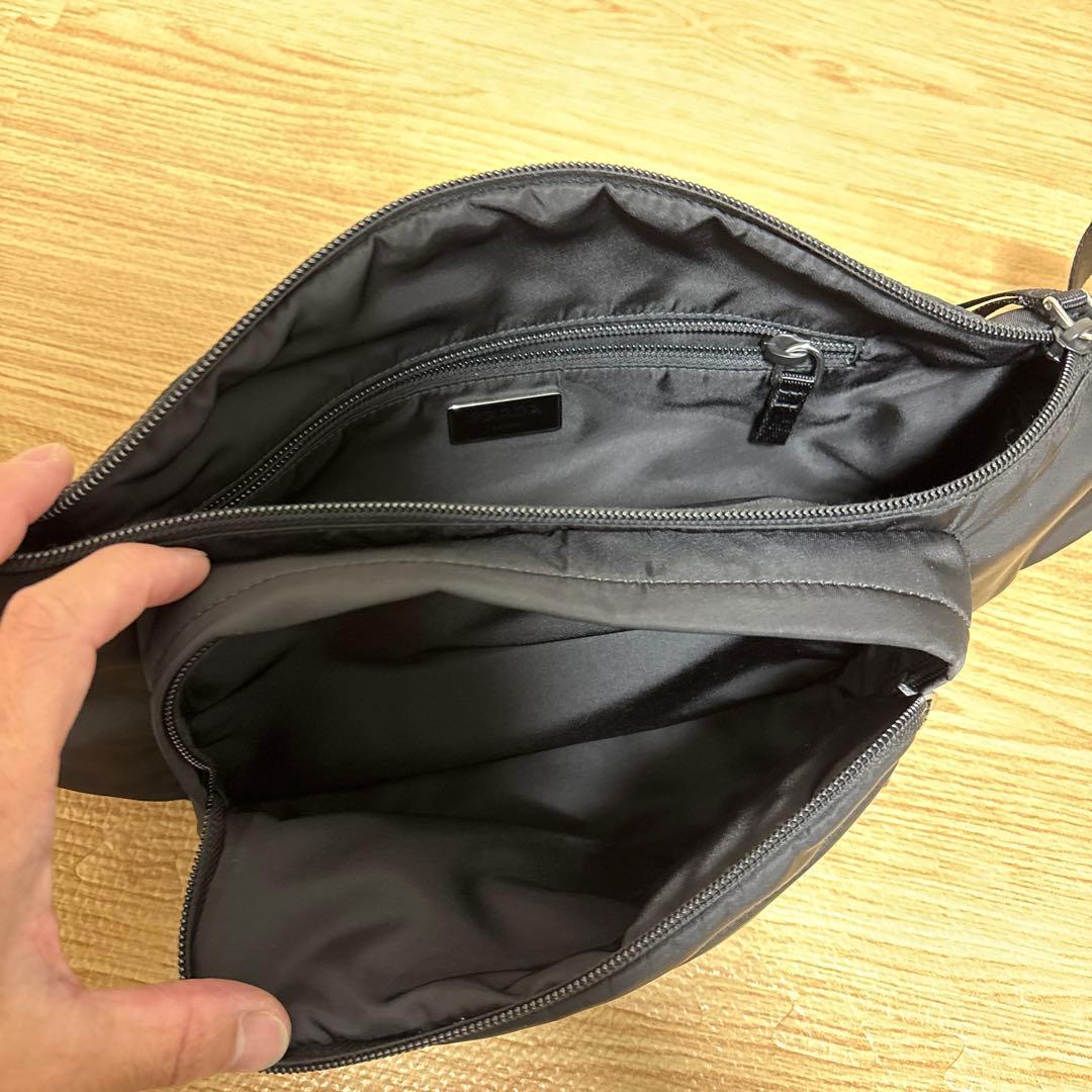 美品】PRADA ボディバッグ 2VL005 RFID認識済み 三角ロゴ - メルカリ