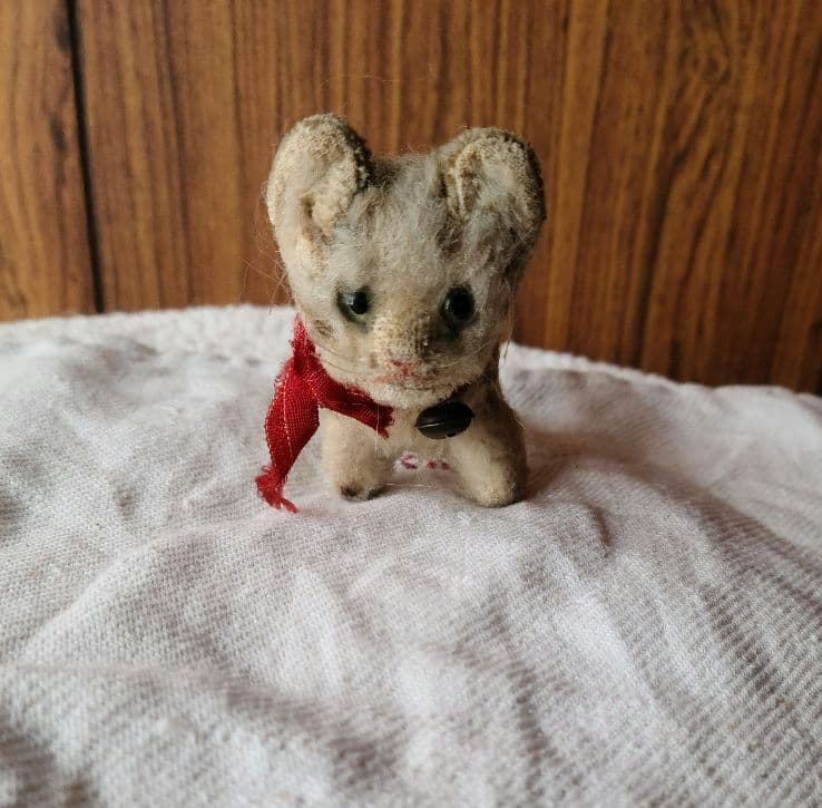 アンティークシュタイフ　小さな猫のぬいぐるみ