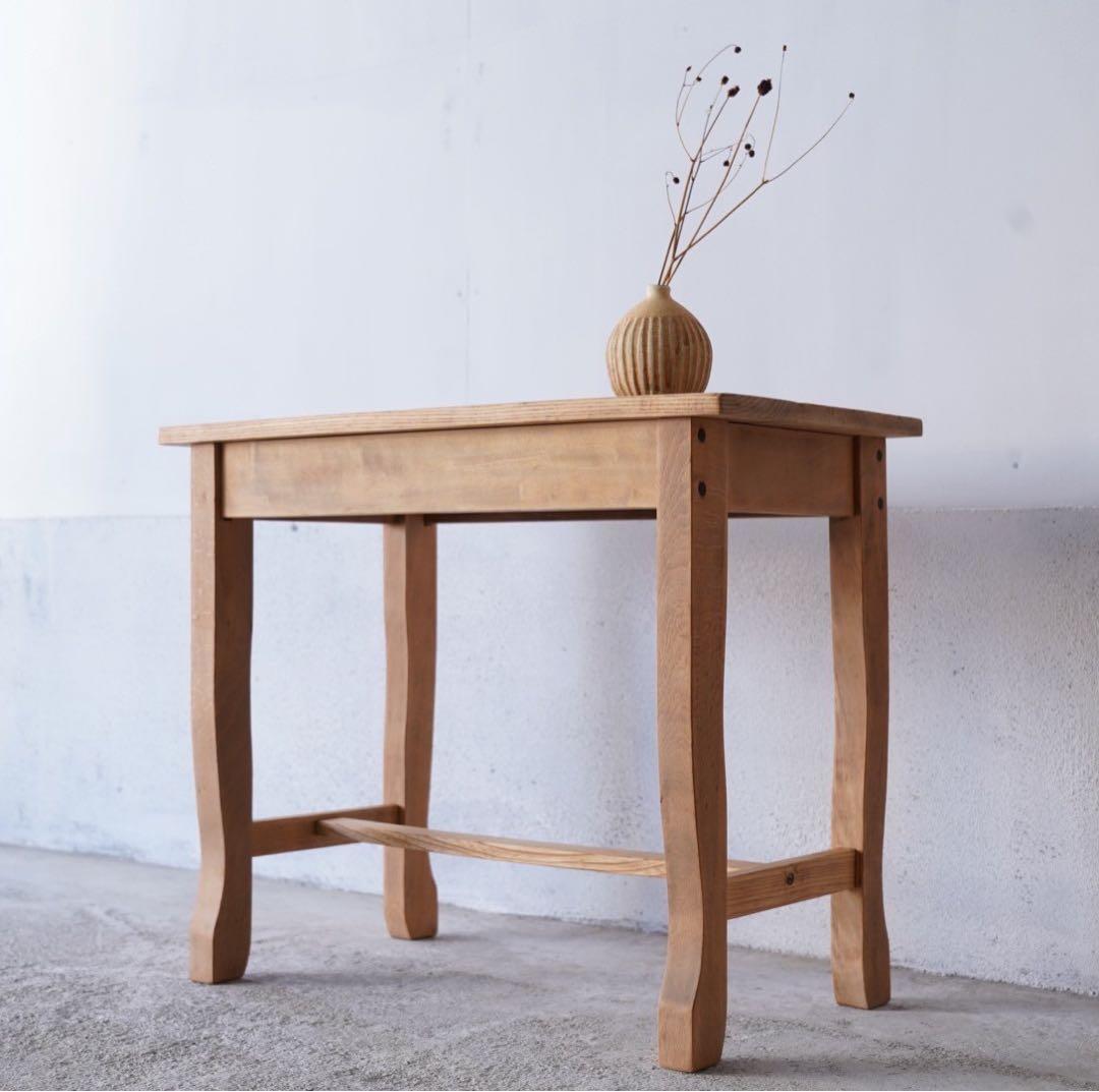 古い無垢材のサイドテーブル