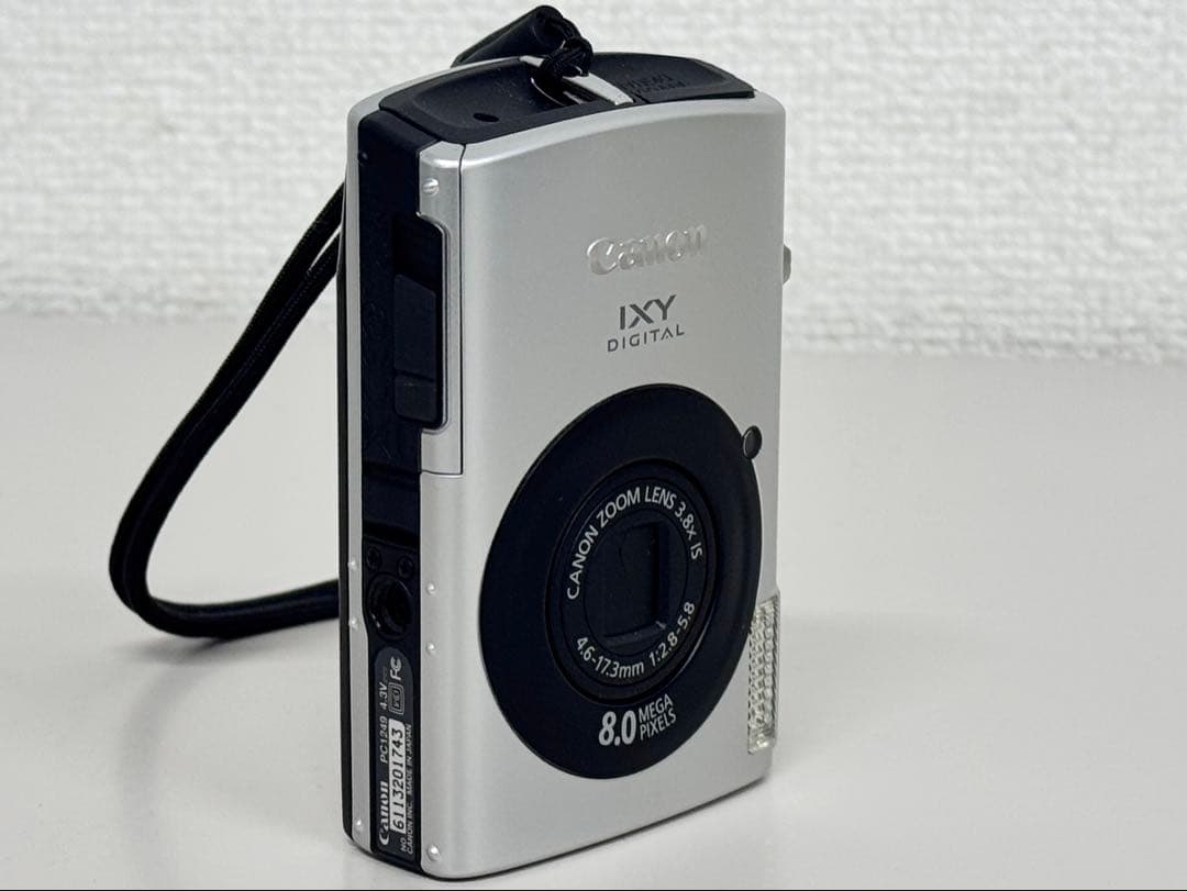 Canon IXY DIGITAL 910 IS 本体と付属品