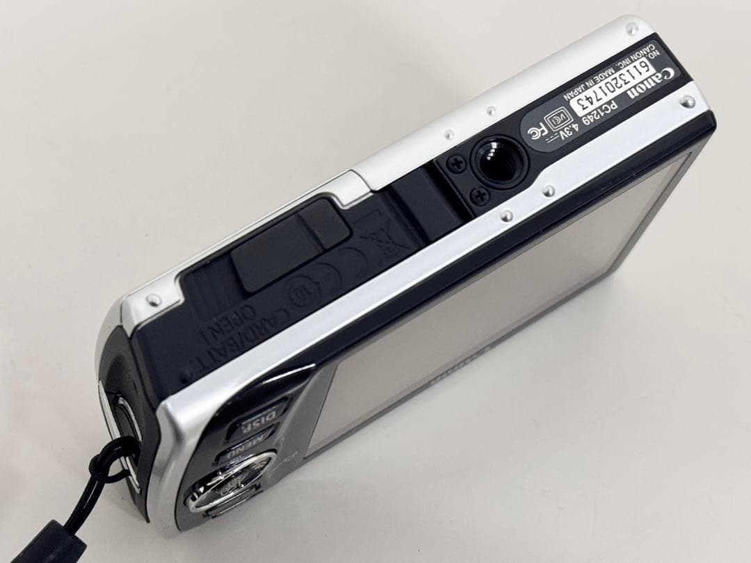 Canon IXY DIGITAL 910 IS 本体と付属品