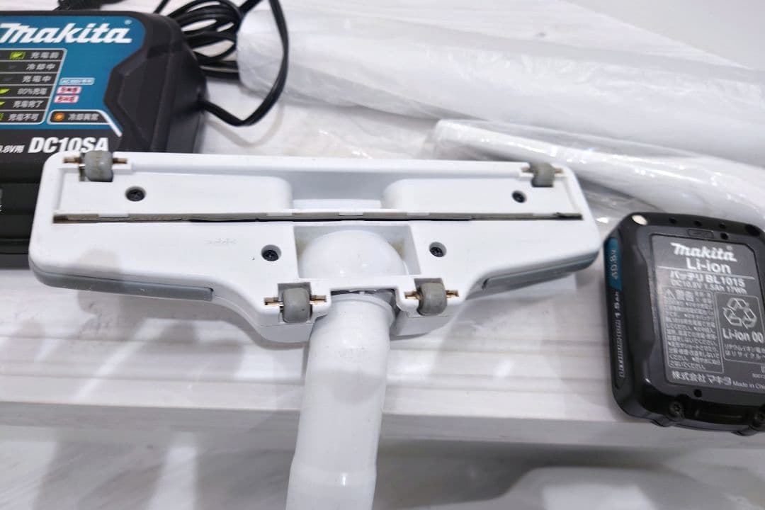 makita【マキタ】充電式クリーナー10.8V 紙パック式CL107FD中古品