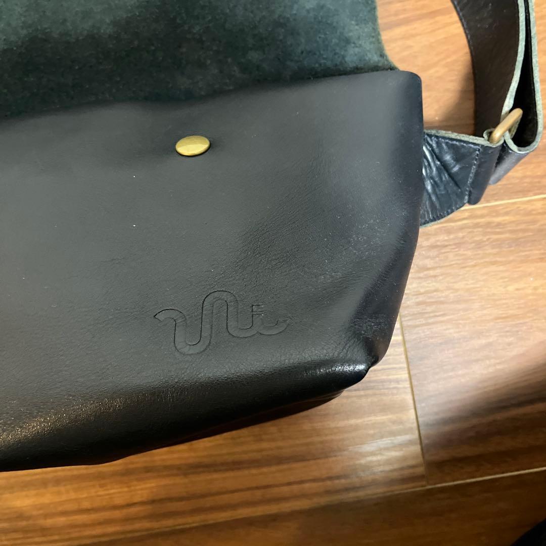 【本日限りお値下げ】Uni&coネイビーレザーメッセンジャーバッグ サイズS