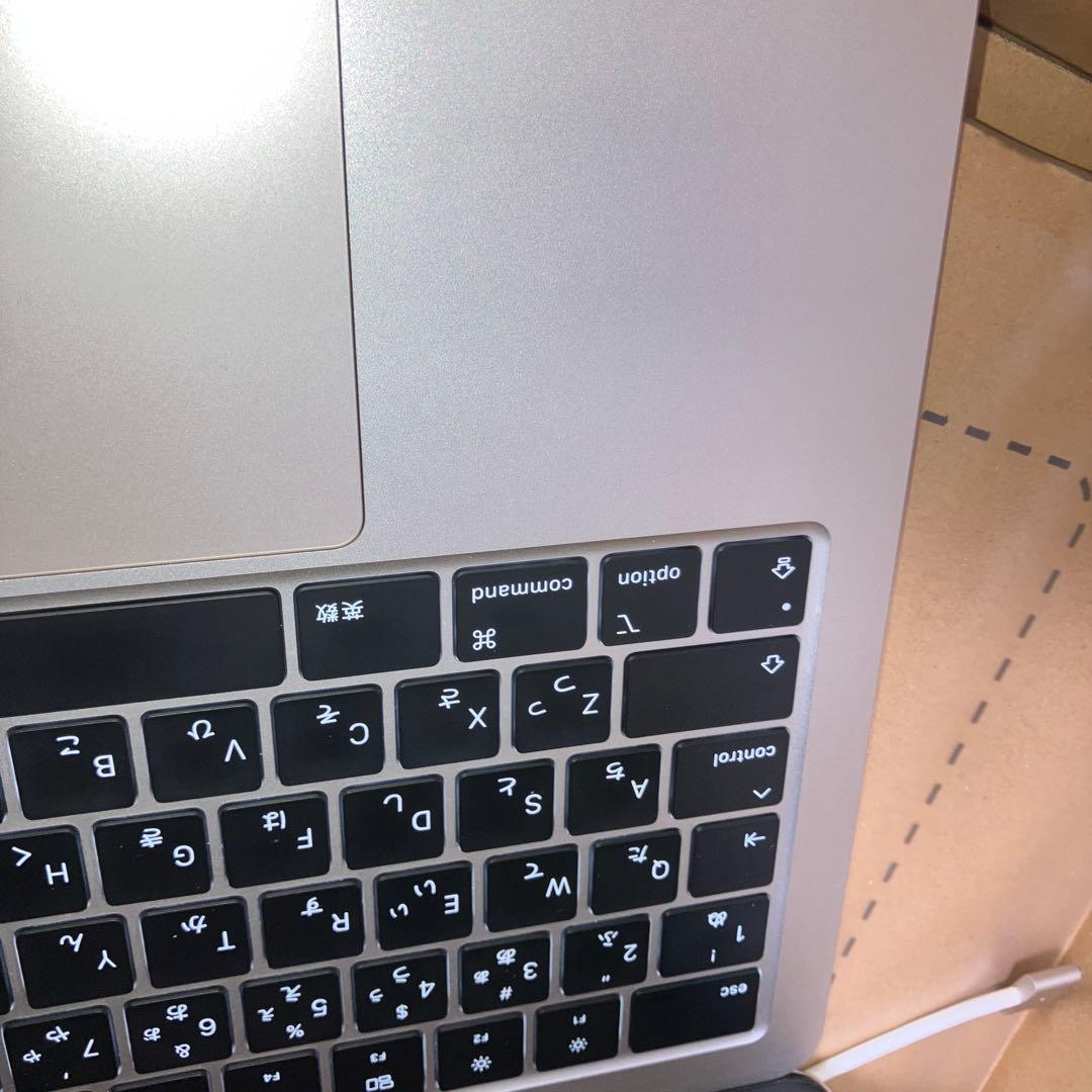 び*K様 MacBook Air 本体と充電器のみ
