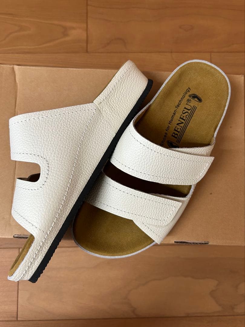 BENESU ホワイト スリッパサンダル23cm - メルカリ