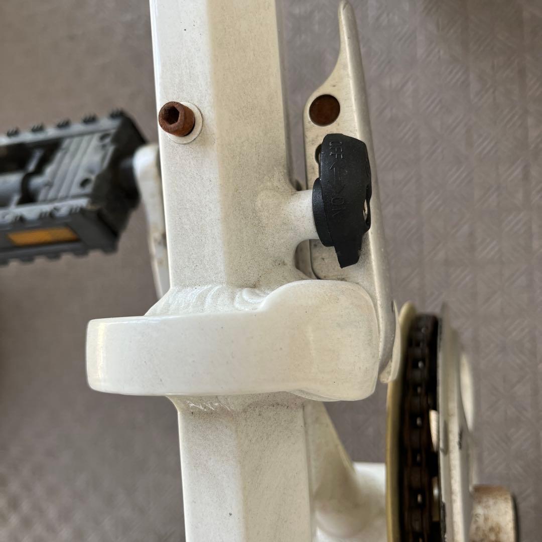 引き取り限定です。14インチ　折りたたみ自転車　白　（大阪府下配達致します。）