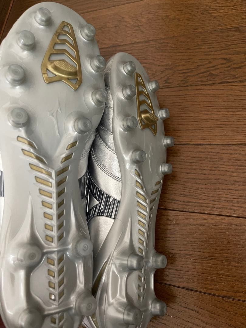 サッカースパイク　ミズノ　モレリアネオ4 シルバー　27.5cm