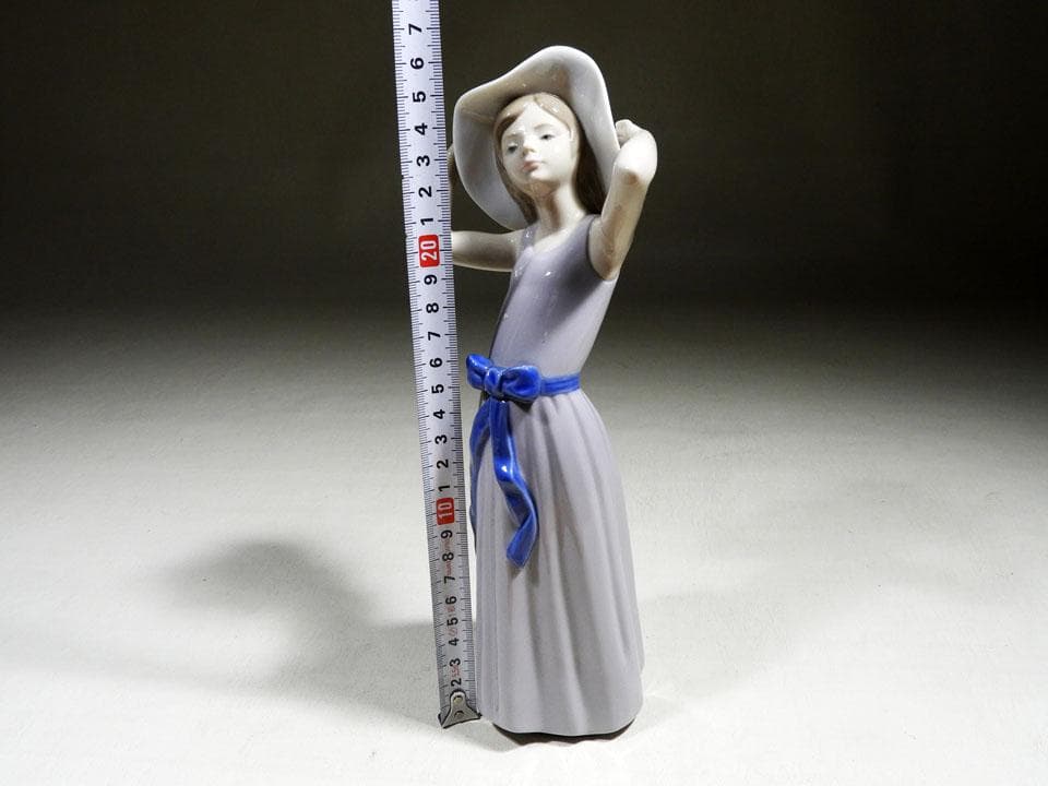 ●リヤドロ 70s 若草色の少女 5011 フィギュリン 陶器 高さ26.5㎝