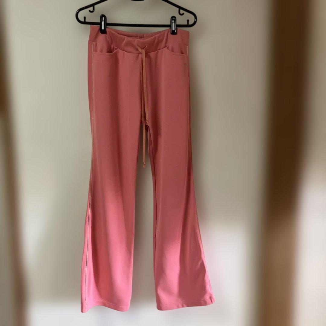 ELLESSE ジャージセットアップ ピンク パンツバックロゴ刺繍