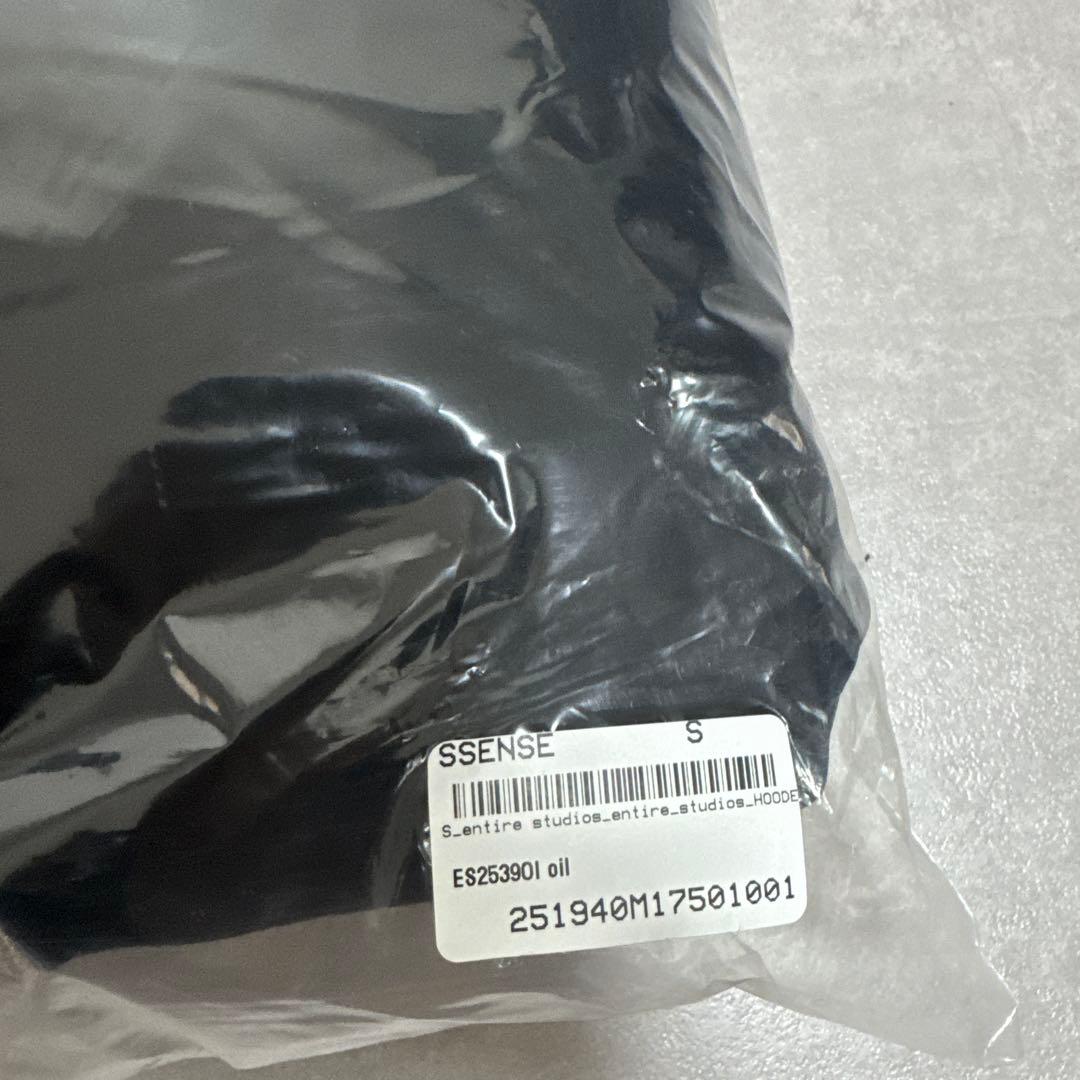 entire studios ブラック　Broad