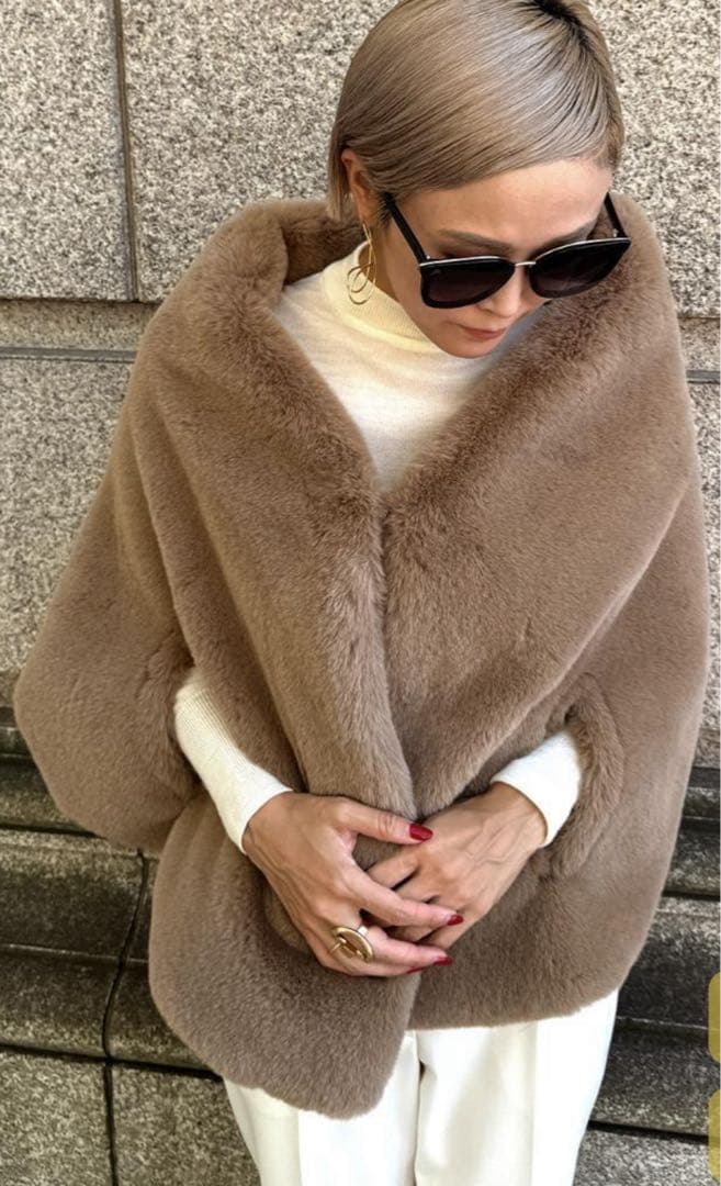 【新品・未使用】JENNE リッチボリュームファーケープ　ベージュ