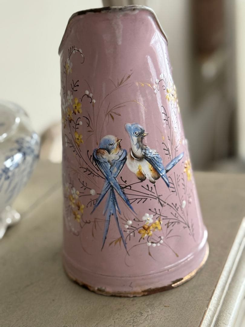 フランスアンティークホーロー薄ピンクツバメと小花柄バンドペイントピッチャージャグ