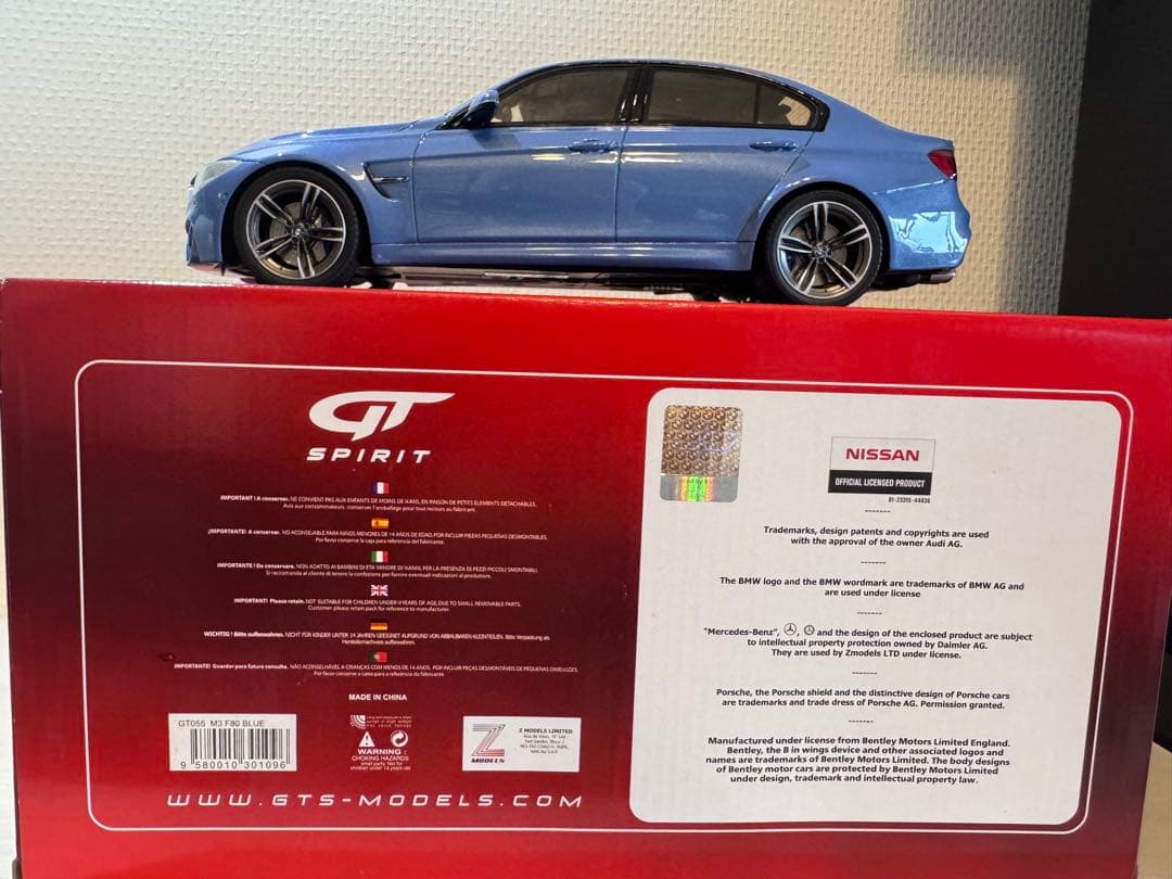 BMW M3（F80）ミニカー 1/18 青