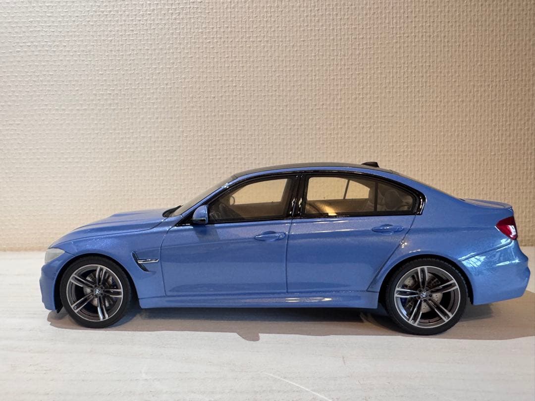 BMW M3（F80）ミニカー 1/18 青