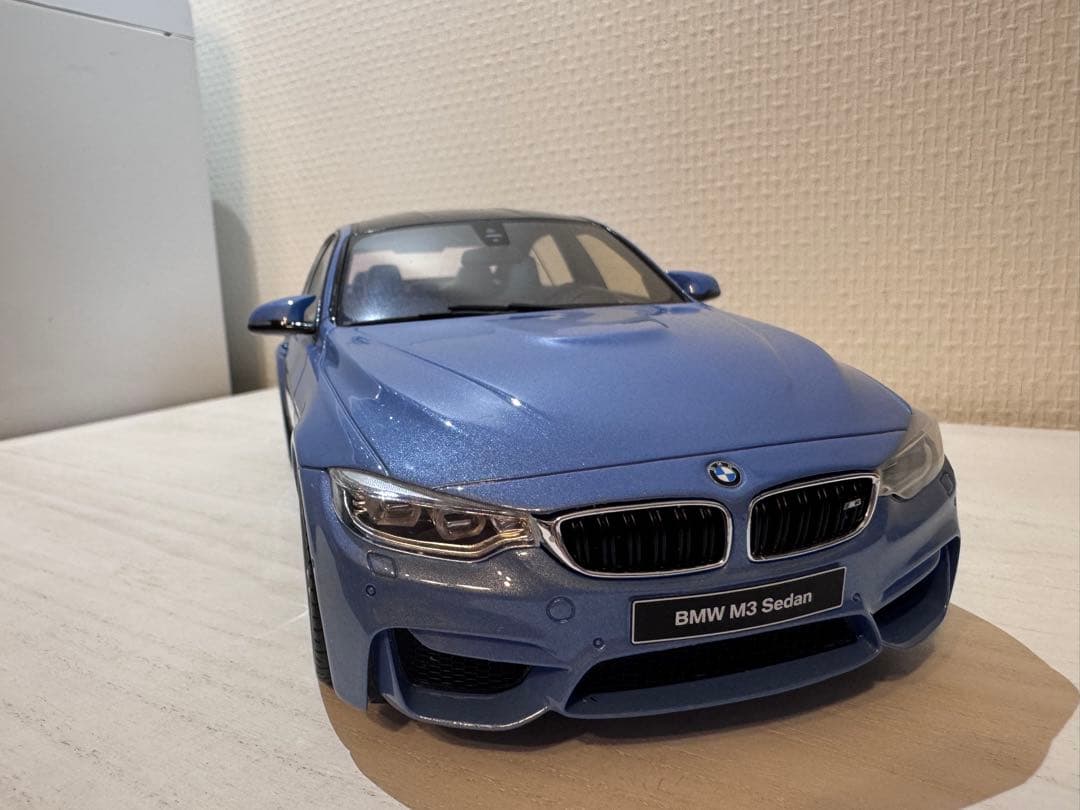 BMW M3（F80）ミニカー 1/18 青