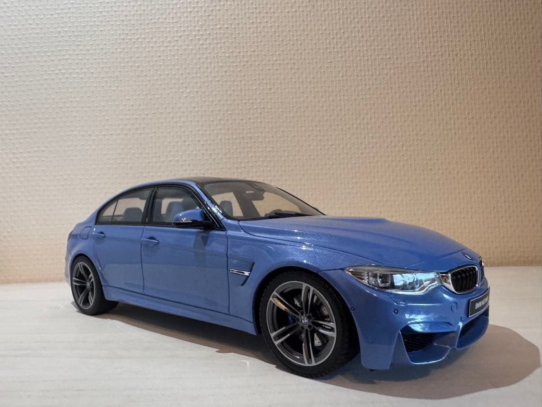 BMW M3（F80）ミニカー 1/18 青