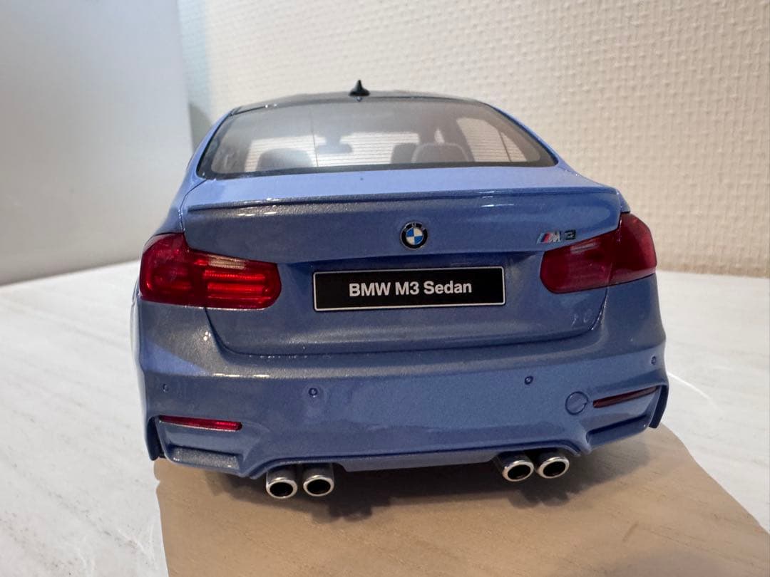 BMW M3（F80）ミニカー 1/18 青