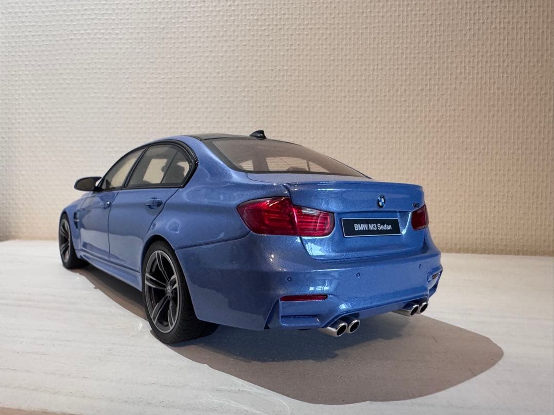 BMW M3（F80）ミニカー 1/18 青