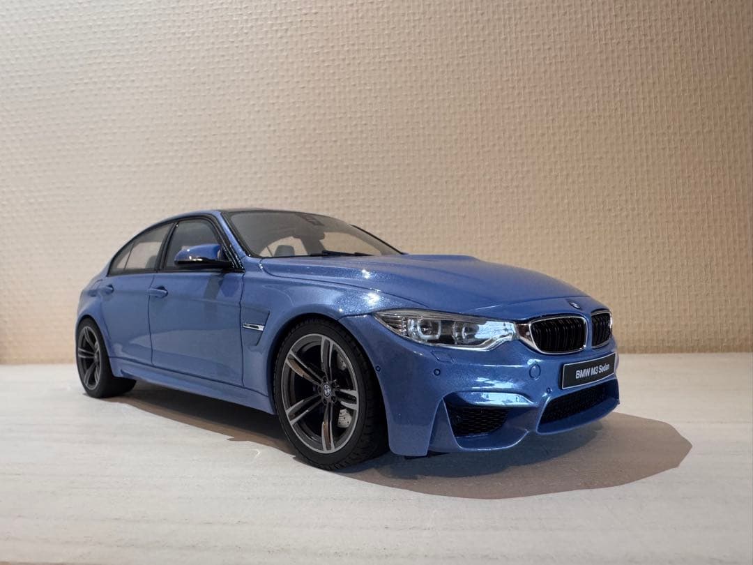 BMW M3（F80）ミニカー 1/18 青