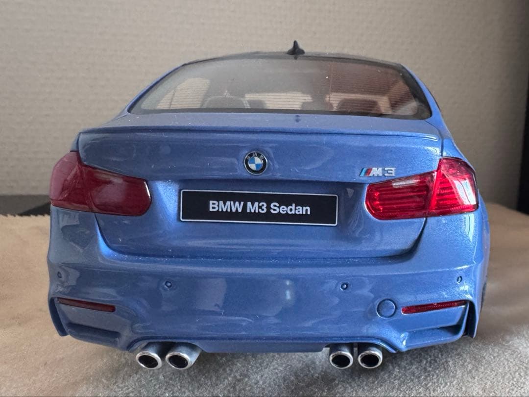 BMW M3（F80）ミニカー 1/18 青