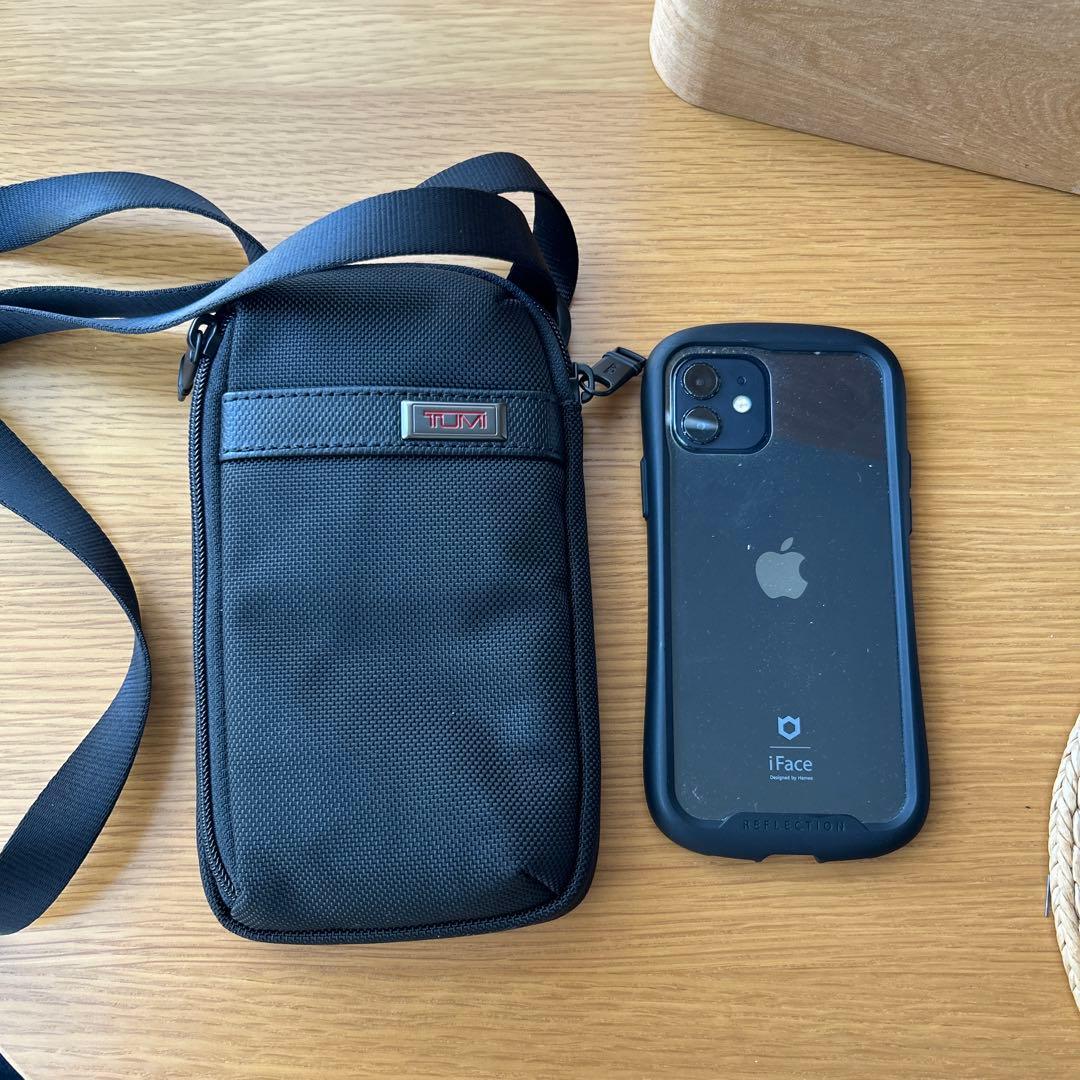 TUMI ブラック ボディバッグ