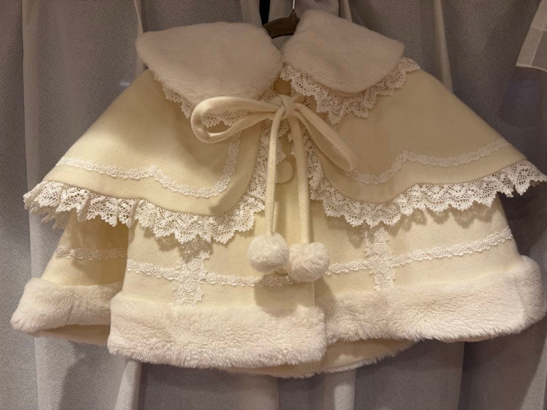 Angelic Pretty レース装飾付きケープ