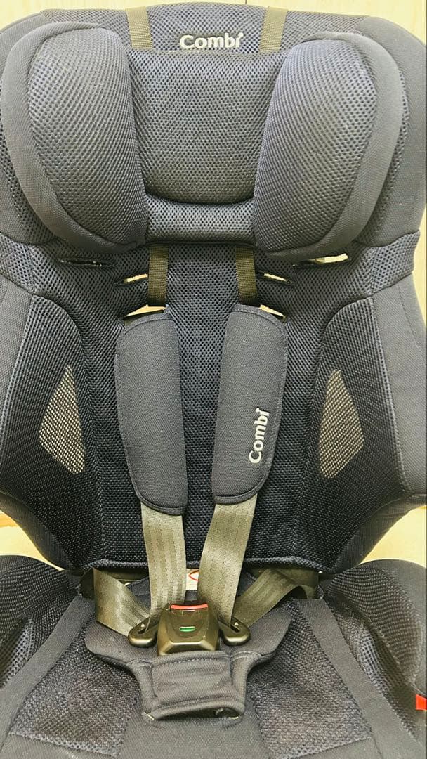 Combi ジョイトリップエアスルー　ジュニアシート　ネイビー