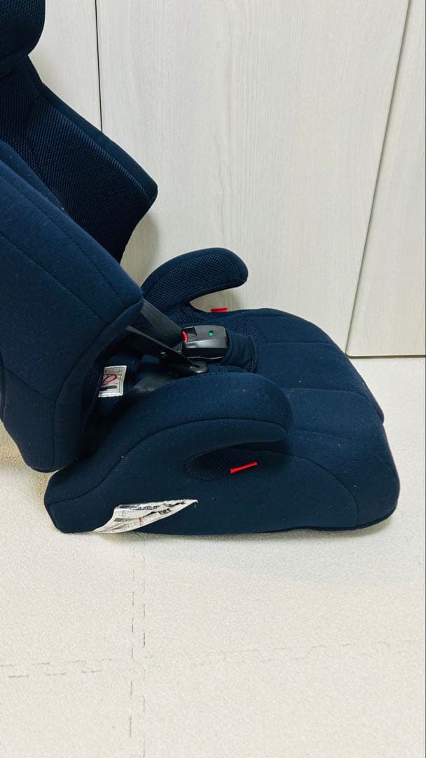 Combi ジョイトリップエアスルー　ジュニアシート　ネイビー