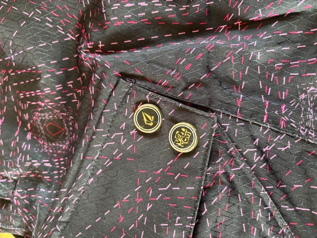 Volcom ピンクスノーボードウェア上下セット(※インナーパット、グローブ)