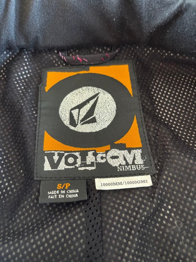 Volcom ピンクスノーボードウェア上下セット(※インナーパット、グローブ)
