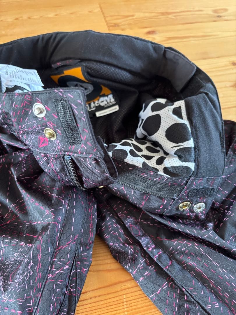 Volcom ピンクスノーボードウェア上下セット(※インナーパット、グローブ)