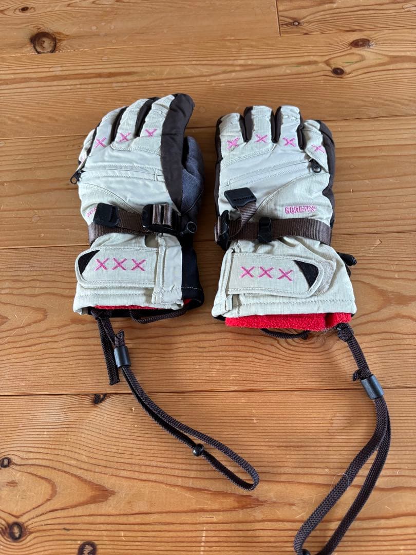 Volcom ピンクスノーボードウェア上下セット(※インナーパット、グローブ)