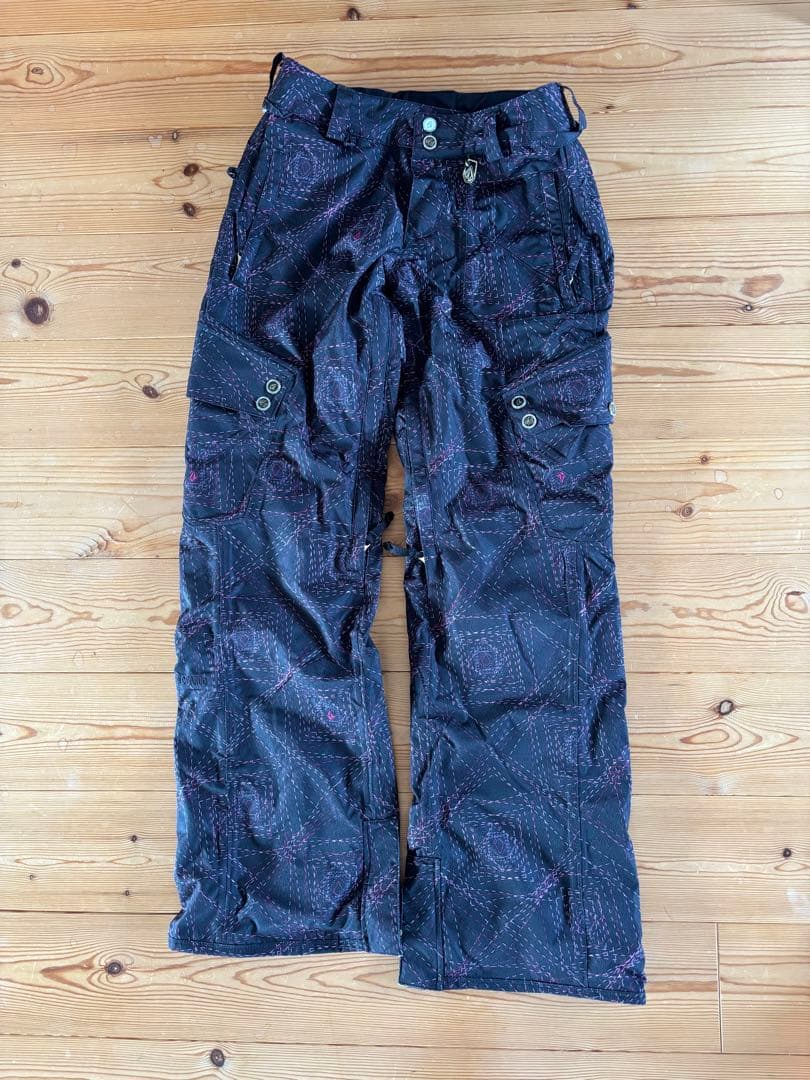 Volcom ピンクスノーボードウェア上下セット(※インナーパット、グローブ)