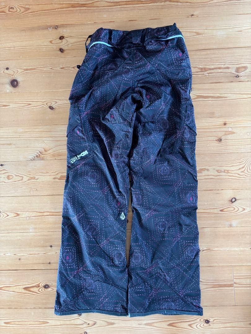 Volcom ピンクスノーボードウェア上下セット(※インナーパット、グローブ)