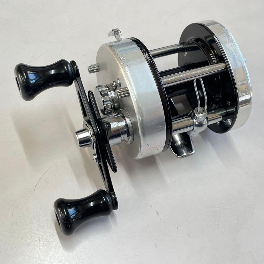 リール PFLUEGER 2800