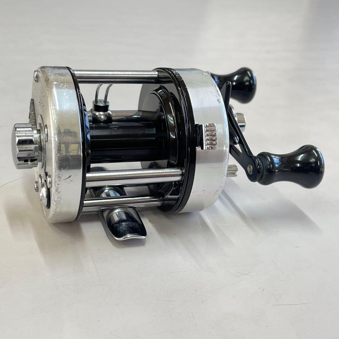 リール PFLUEGER 2800