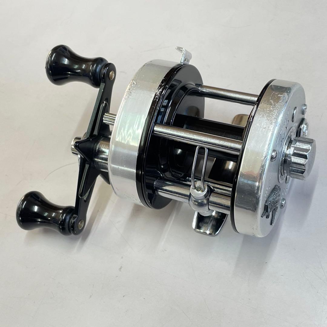 リール PFLUEGER 2800