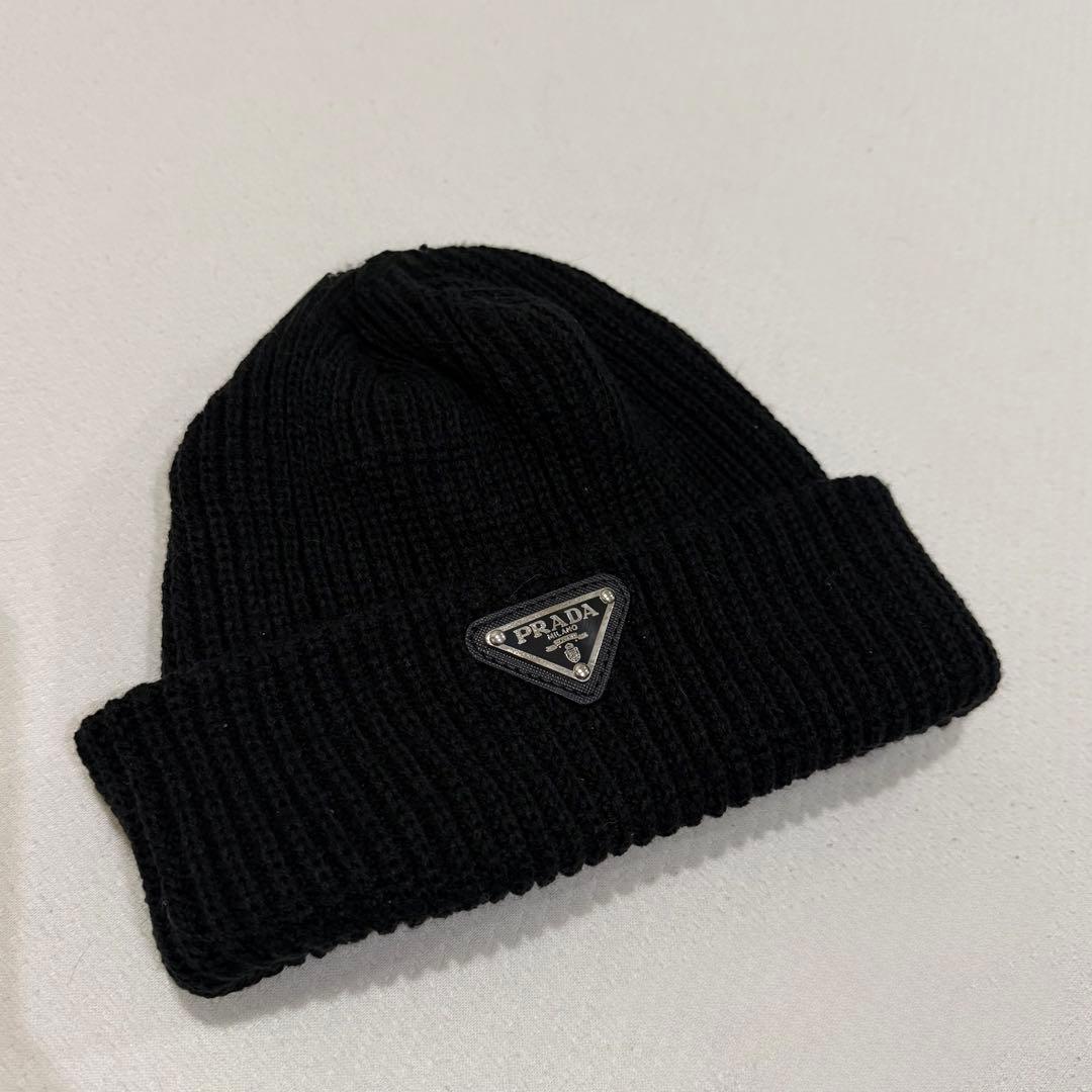 PRADA ブラック ノベルティ ニット帽 ロゴ - メルカリ