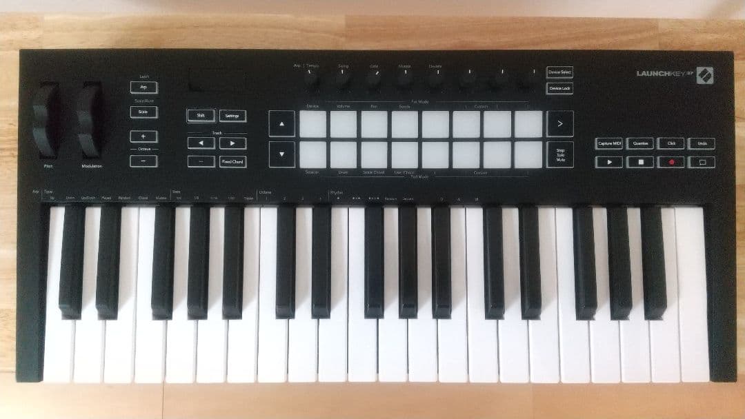 NOVATION Launchkey 37 MK3 MIDIキーボード