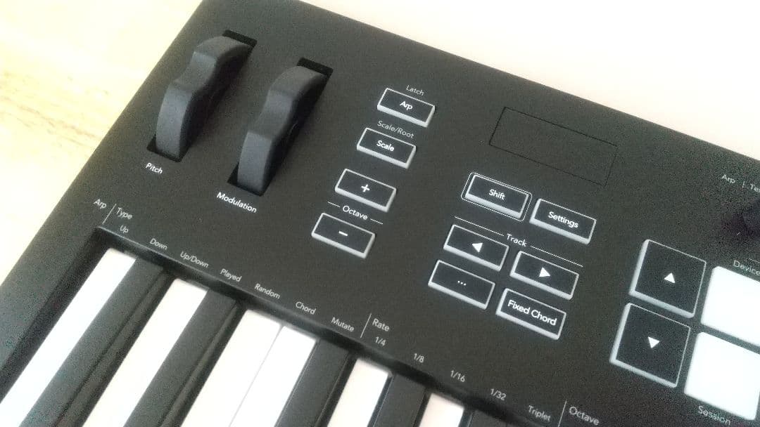 NOVATION Launchkey 37 MK3 MIDIキーボード
