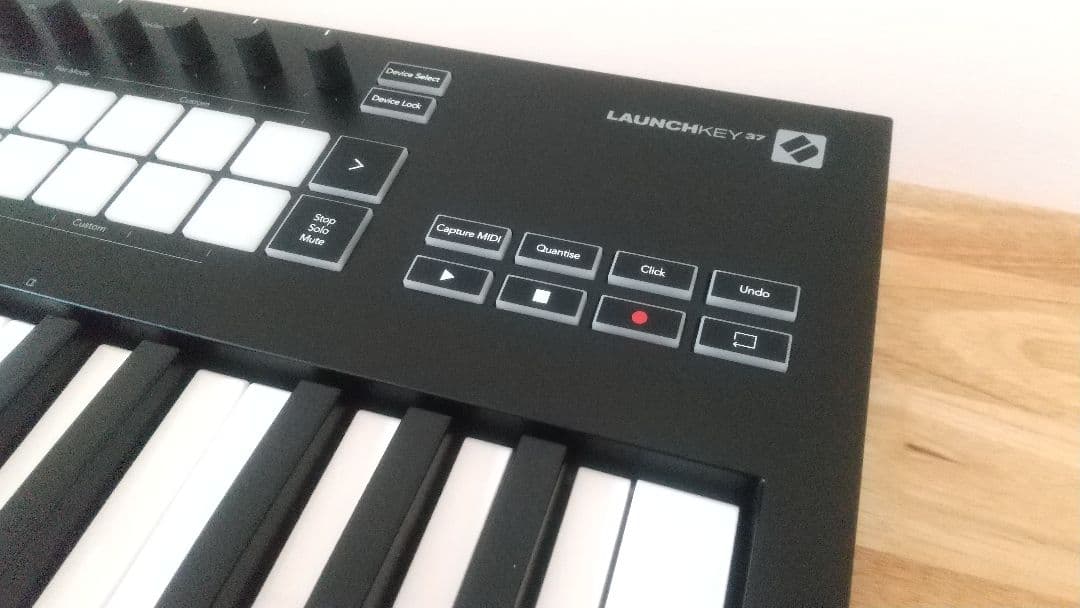 NOVATION Launchkey 37 MK3 MIDIキーボード