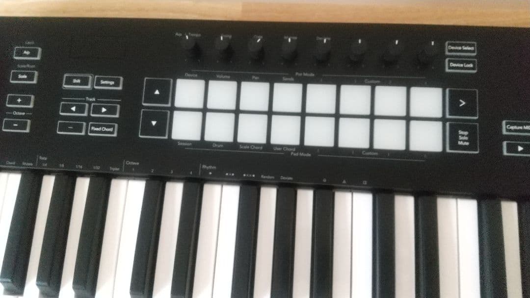 NOVATION Launchkey 37 MK3 MIDIキーボード
