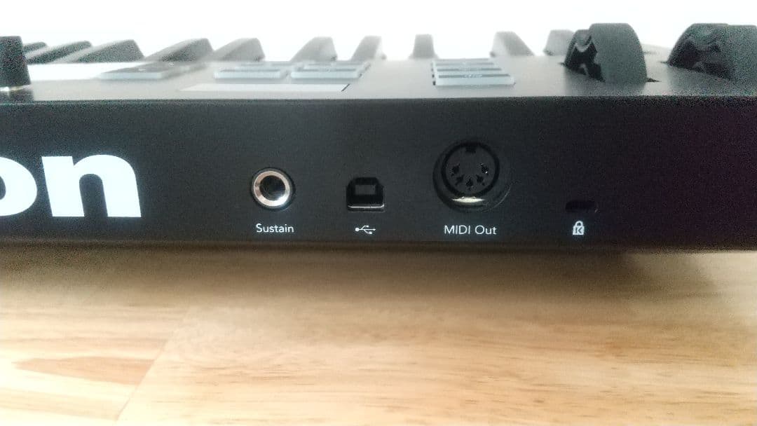 NOVATION Launchkey 37 MK3 MIDIキーボード